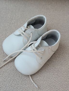 Angel Dear Cream Lace-Up Baby Walker Shoes